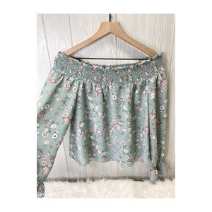 Sadie Robertson off the shoulder Blouse MED